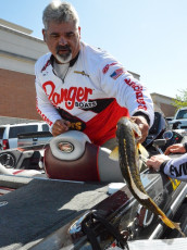 037F9FC9-9AA8-4820-BF32-4E5A15AF507D