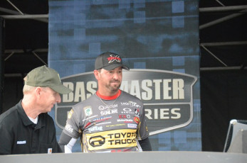 04357FCE-BEEE-4E3F-B7C0-6DCEA2CC180F