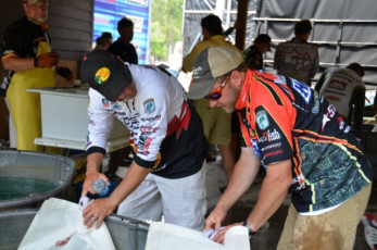 045A3CDA-F9D0-46A2-9C2E-0517613BD7E0