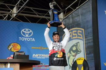 055CFD79-4DEC-4E5C-87FA-A351E7FA9AD9