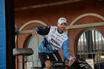 0CE319CD-B7BD-473C-B826-838DE839ABD6