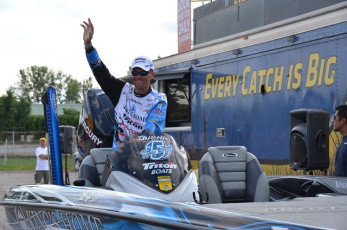 0DC733D3-5050-481D-B577-3C5CAF326023