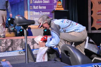 0DCD2A4F-2913-4AB0-B9DD-4045DF1BE460