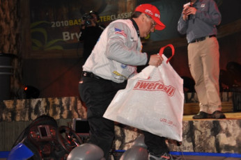 16FB143B-DA44-4F91-9322-9994B80E7FA2