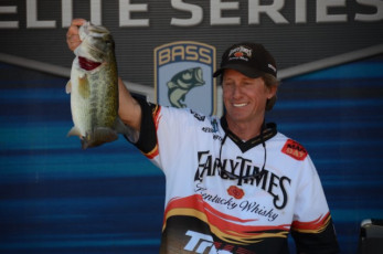 17459BE3-5892-49E9-9465-806C1FD0EE6E