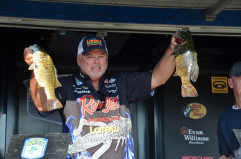 19C553BA-F8AB-4F5F-9F20-0D4F43F0313C