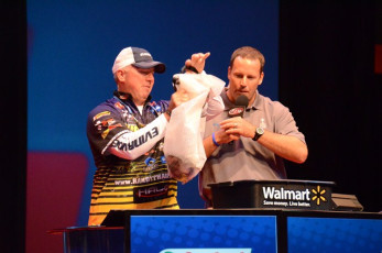 233D4AEB-9BB5-441C-BCE6-7EEC6F74960D