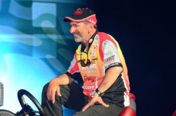 288BF044-3A4C-4140-A673-EF836EC23943