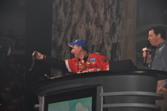 2F927B00-DCBD-4BA4-91F1-F0338170997C