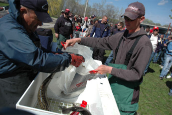 317F2E8D-64DC-4C30-94C4-4D5C92EE1924