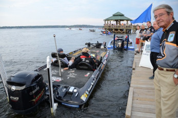 35A07CB4-4364-4BEB-8B69-5F17ACDF0D36