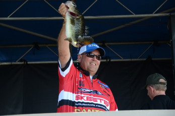 3F52E0B7-BEFB-48C6-A5E2-64B737A96728