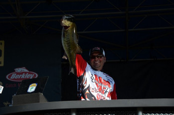 3F5A9A03-76D6-43A9-B2A3-E48DC1D01388