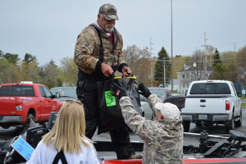 4075B563-015E-4A7F-8888-7C03CD7E92AC