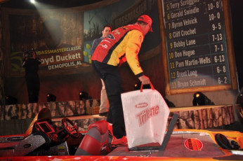 42C412E9-C9D6-4C69-8695-134ED6B76035