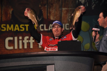 42F2E3E1-50B1-4B12-BC06-8CBB23C5074A