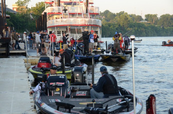 435F93E6-8F13-41A3-8B12-9EE8FD1B09BB