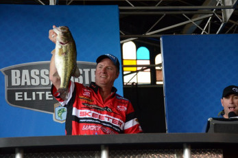 4B5B8E06-FED3-4EAA-8B86-D60F789E363D