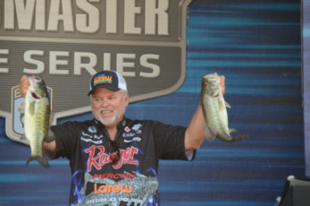 4F737D94-CD53-49CE-8BEF-4C6A71199A27