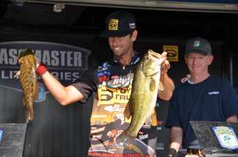 55654E5A-2619-4E4F-B126-9ABD6D998322