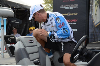 5676EB8F-0061-4954-84D1-D28067AA804A