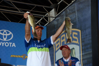 5696C675-2010-48A4-AC3F-806F0D4790E0