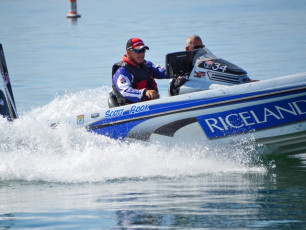 57626543-5FF9-42F5-BCD2-A0F43E4A5415