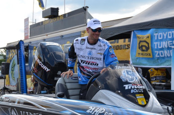 5BEE954B-8AE9-49A5-ADB1-74C1EAB90E36