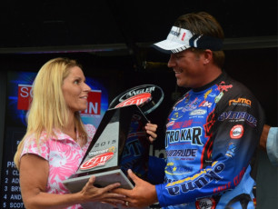 5E513A36-0FA1-48E1-8F9F-C19C6D89A075