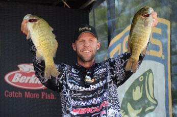 5FE8F1B2-3D07-48D9-B7AE-5B09D10B7CB1