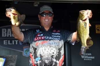 6138AAA2-02F0-440C-8435-BAD1FD011E41