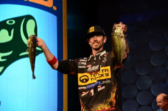 61A45F41-0C90-484F-9BAB-B9D8C3B7AF86