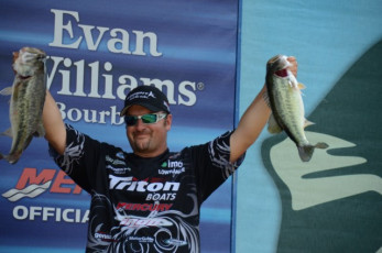 6952B717-A060-4B4D-B118-13B7FE6EAD67