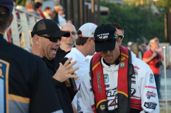 6D99C394-B83B-47C0-BCEF-4107106F8F1A