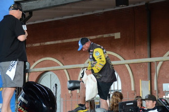 6DE0E129-CD73-4F7F-A113-D7056F59B097