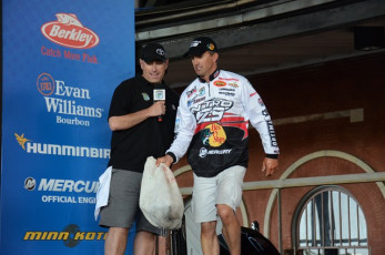 6E6CF324-FBB2-42F1-95B0-FE55AF1B748B