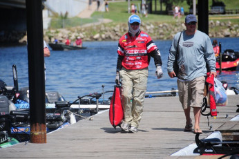 6F0B48CB-F42F-4113-AE0A-99FD1EBF50E6