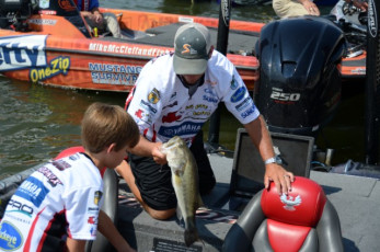 6F546AF4-7E2E-4A57-826D-7E2CFFF711DB