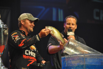 72085BCD-C177-423F-921B-89D8E7612C69