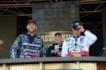 749B1F0E-4C7D-4D6C-BF09-FDC998B4AD43