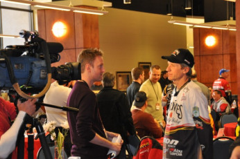 752F030E-7C65-451C-9593-C59BB8EFCB2B