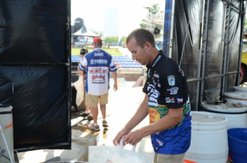 7566CAFB-D979-4321-BEE4-845F63D65657