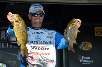 75B6C9A8-2776-4C3A-999F-985E95D4EE0A