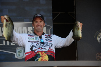 76111A58-6EB5-48A9-AABB-5A10AED09775