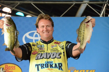 76729B3B-1A12-48D4-B694-36098EE922EA