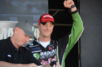 77004221-43F3-4EC2-A656-5B0AF3D5D01B