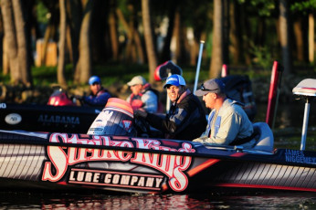 79679B46-45EB-4F19-A73C-6C7759097866