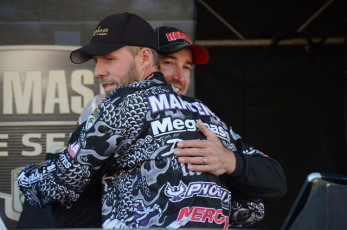 7AC609E6-25BF-4F19-9769-DFAC3518EA37