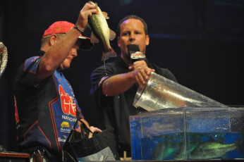 7BD9A0E0-FC85-4198-BD80-A3A955CFFDA2