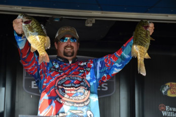 7D4B9F22-F3B3-40A5-8944-247A903FF149